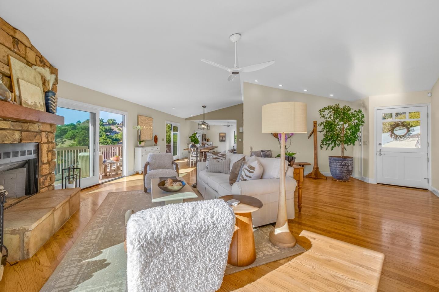 Detail Gallery Image 8 of 41 For 225 San Benancio Rd, Salinas,  CA 93908 - 3 Beds | 2 Baths