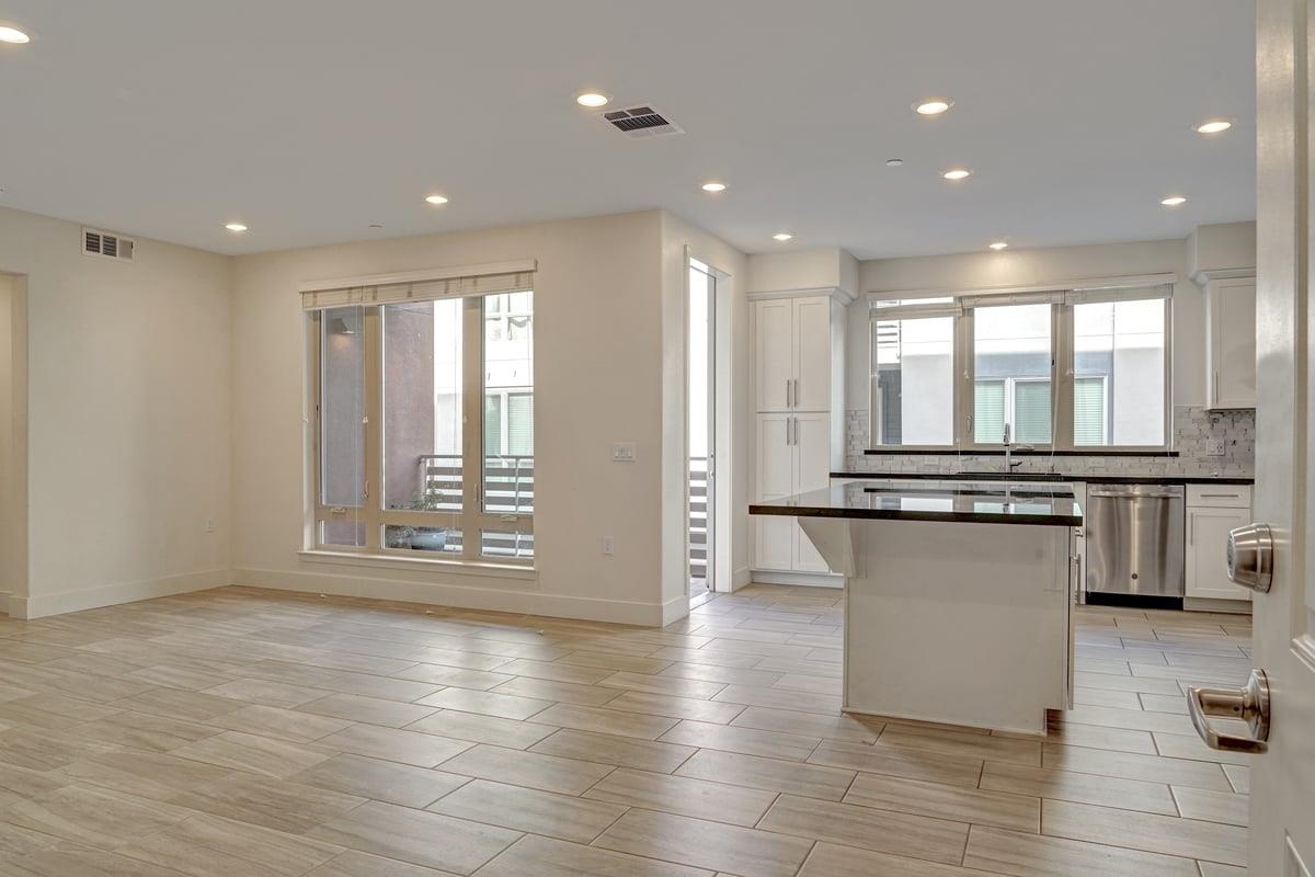 Detail Gallery Image 3 of 37 For 330 Riesling Ave #21,  Milpitas,  CA 95035 - 3 Beds | 2/1 Baths