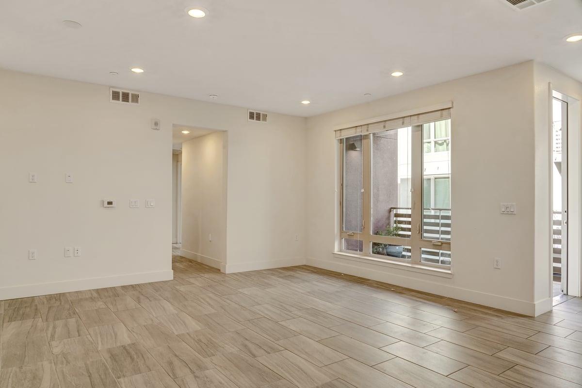 Detail Gallery Image 4 of 37 For 330 Riesling Ave #21,  Milpitas,  CA 95035 - 3 Beds | 2/1 Baths