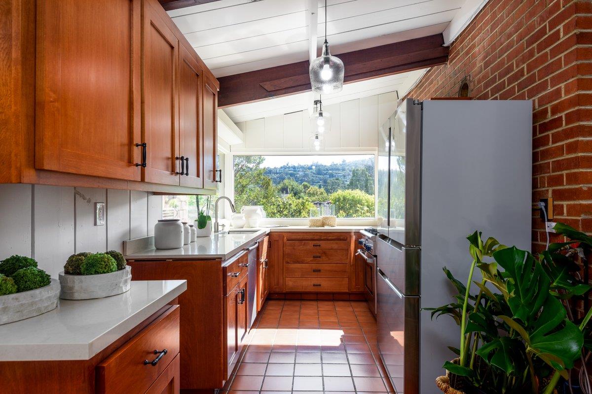 Detail Gallery Image 10 of 21 For 66 Hilltop, San Carlos,  CA 94070 - 2 Beds | 1 Baths