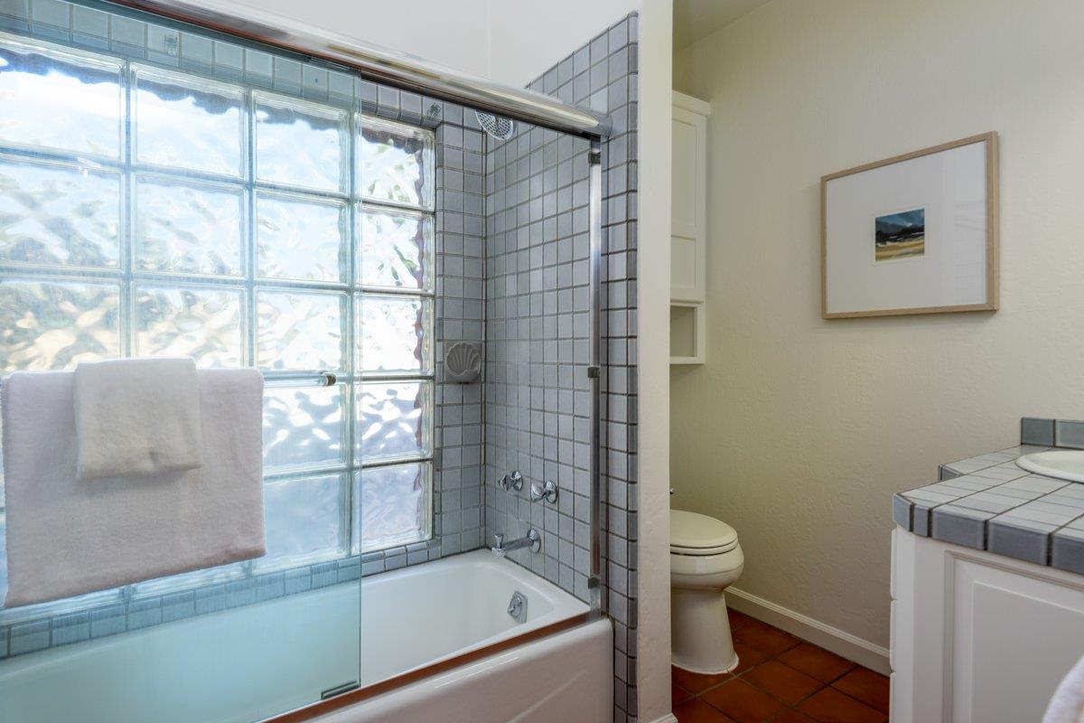 Detail Gallery Image 15 of 21 For 66 Hilltop, San Carlos,  CA 94070 - 2 Beds | 1 Baths