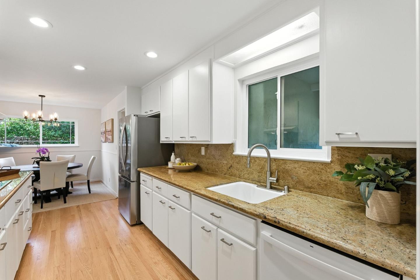 Detail Gallery Image 11 of 33 For 3520 Greer Rd, Palo Alto,  CA 94303 - 4 Beds | 2/1 Baths