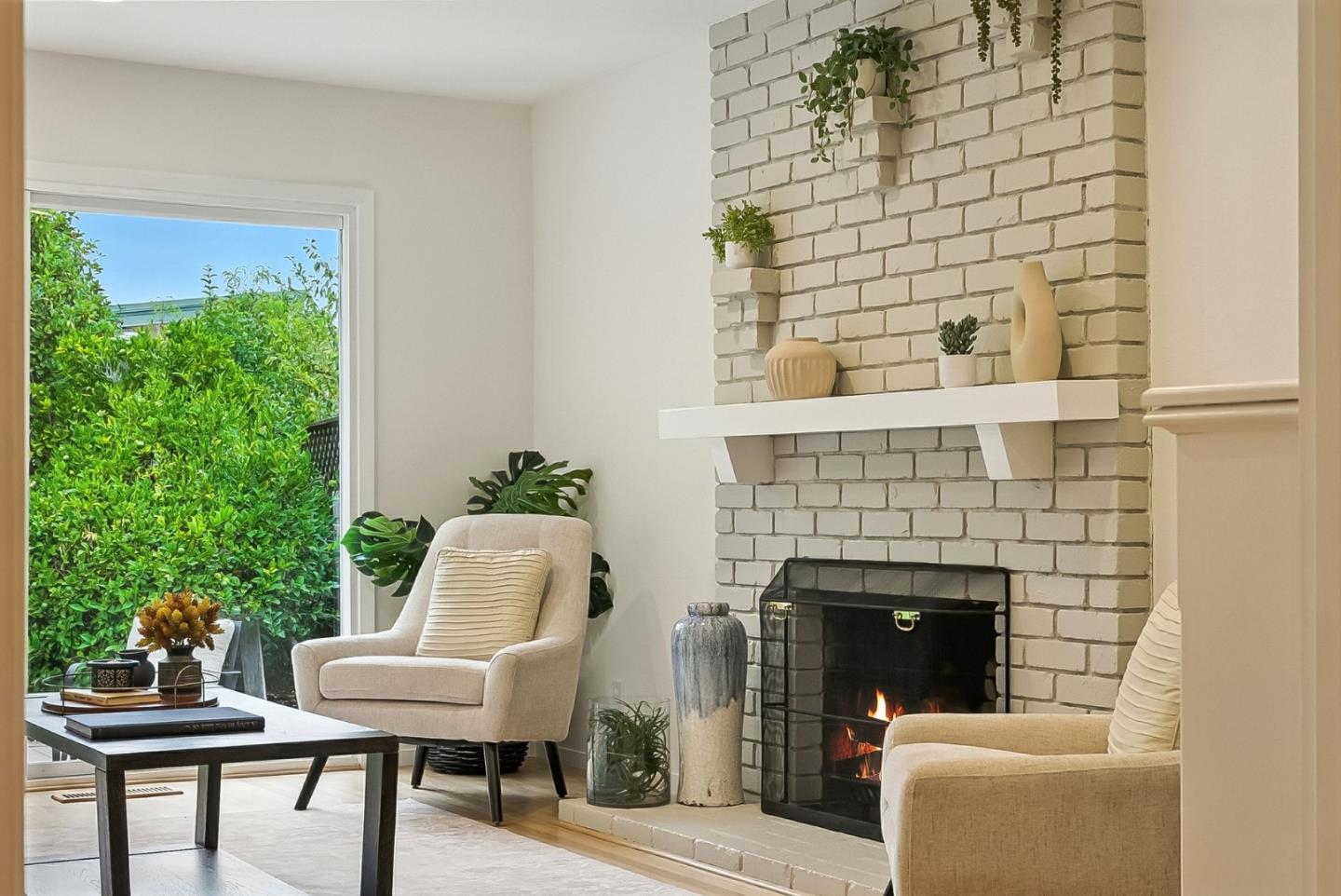 Detail Gallery Image 8 of 33 For 3520 Greer Rd, Palo Alto,  CA 94303 - 4 Beds | 2/1 Baths