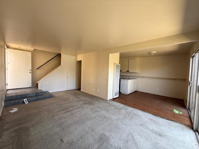 Detail Gallery Image 5 of 14 For 917 Acosta Plz #4,  Salinas,  CA 93905 - 3 Beds | 1/1 Baths
