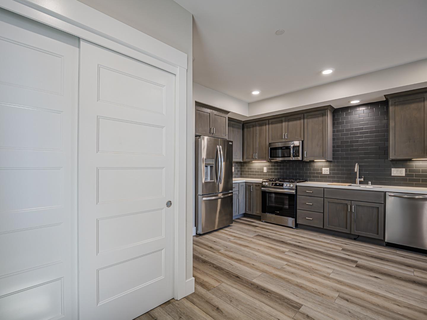 Detail Gallery Image 3 of 47 For 121 Aptos Village Way #1,  Aptos,  CA 95003 - 2 Beds | 2 Baths