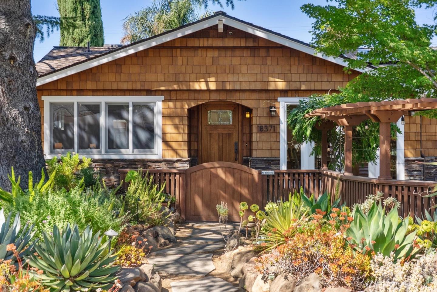 Detail Gallery Image 3 of 37 For 18371 Montpere Way, Saratoga,  CA 95070 - 3 Beds | 2 Baths