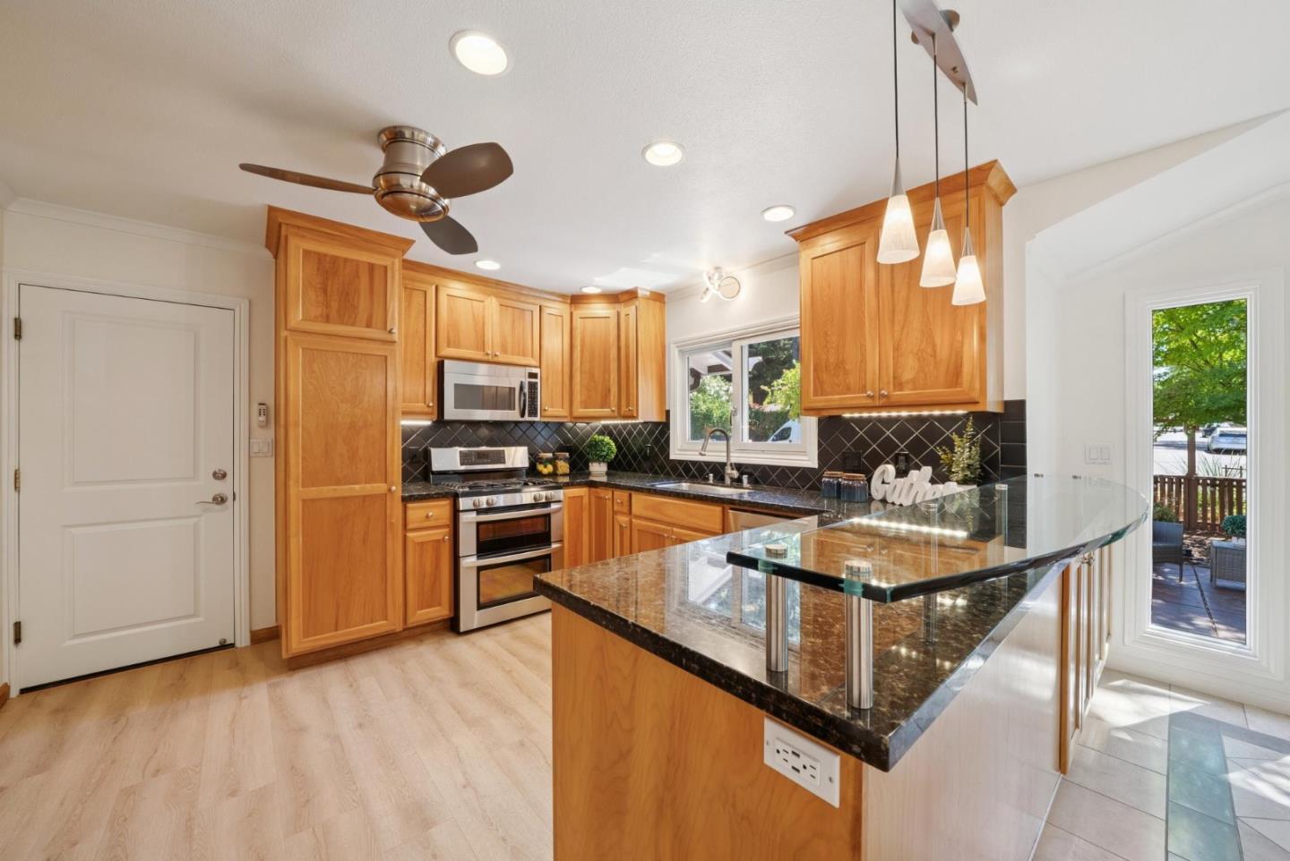 Detail Gallery Image 9 of 37 For 18371 Montpere Way, Saratoga,  CA 95070 - 3 Beds | 2 Baths
