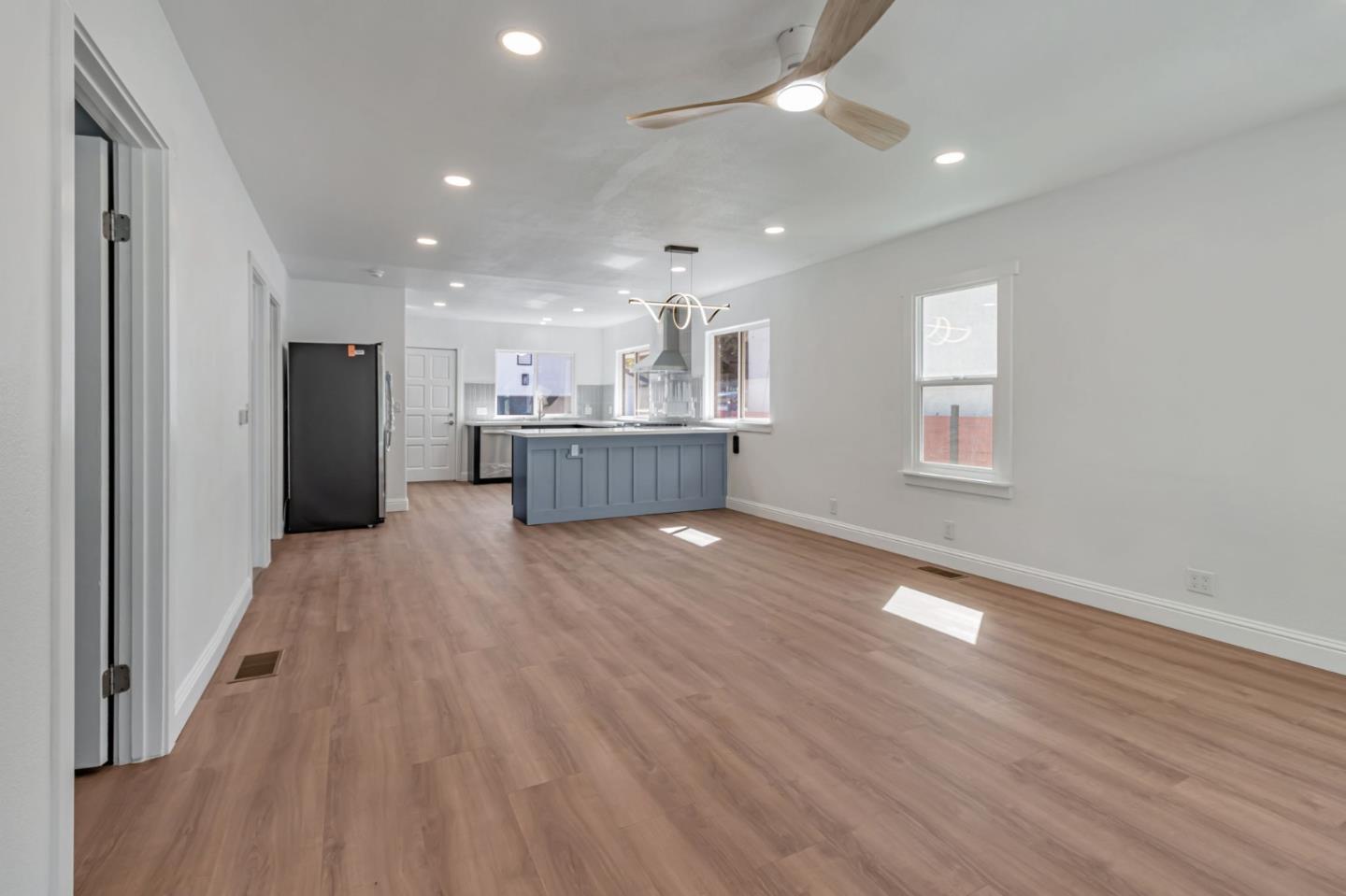Detail Gallery Image 11 of 34 For 962 S 10th St, San Jose,  CA 95112 - 4 Beds | 2/1 Baths