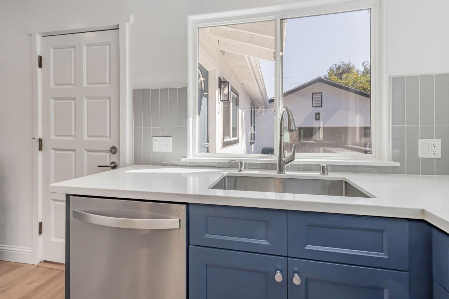 Detail Gallery Image 16 of 34 For 962 S 10th St, San Jose,  CA 95112 - 4 Beds | 2/1 Baths