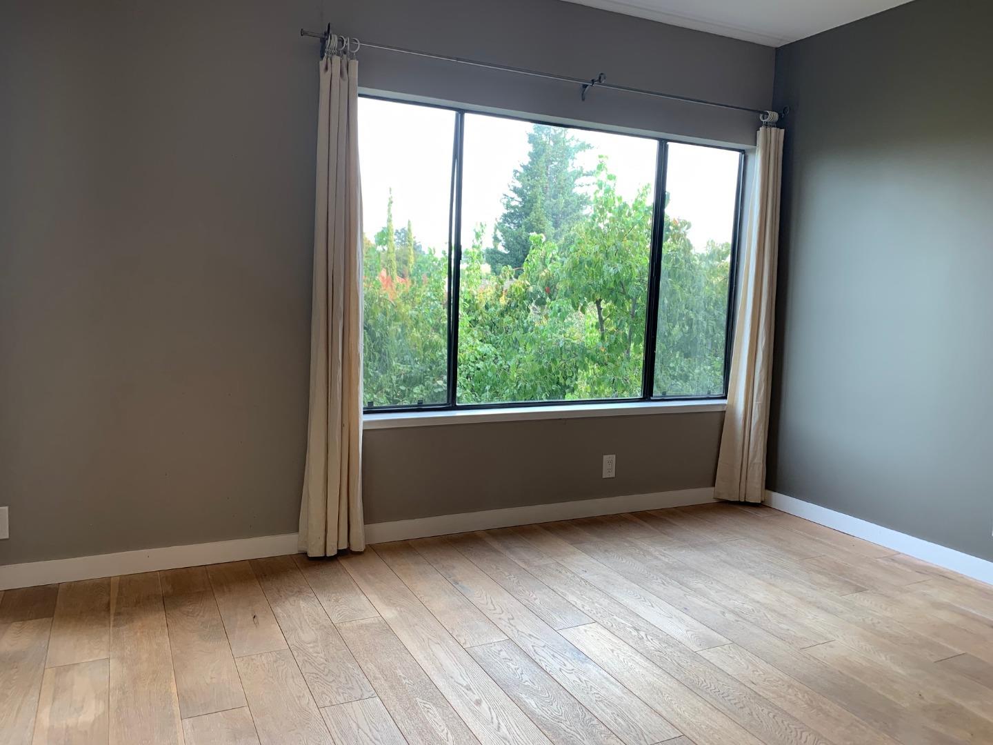Detail Gallery Image 6 of 12 For 440 Cesano Ct #208,  Palo Alto,  CA 94306 - 2 Beds | 2 Baths