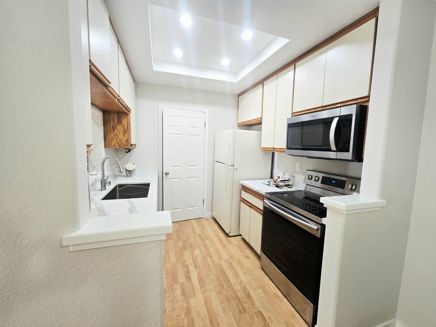Detail Gallery Image 9 of 24 For 5879 Lake Almanor Dr, San Jose,  CA 95123 - 2 Beds | 2 Baths