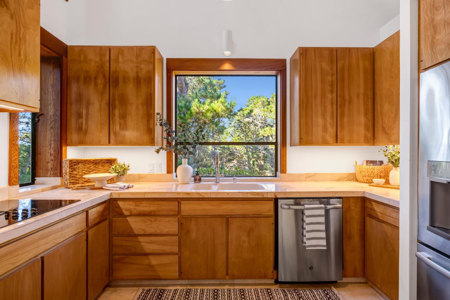 Detail Gallery Image 11 of 44 For 24520 Outlook Dr #16,  Carmel,  CA 93923 - 3 Beds | 2 Baths