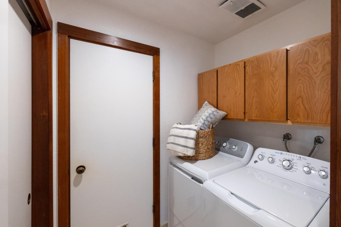 Detail Gallery Image 30 of 44 For 24520 Outlook Dr #16,  Carmel,  CA 93923 - 3 Beds | 2 Baths