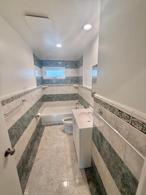 Detail Gallery Image 11 of 15 For 3981 Pacific Heights Blvd, San Bruno,  CA 94066 - 4 Beds | 2 Baths