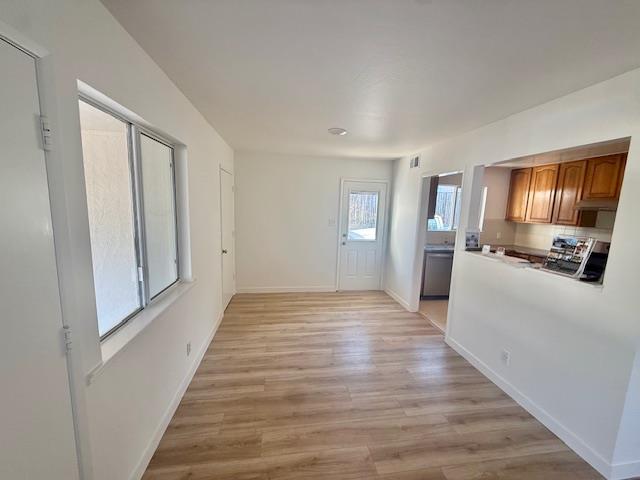 Detail Gallery Image 2 of 15 For 3981 Pacific Heights Blvd, San Bruno,  CA 94066 - 4 Beds | 2 Baths
