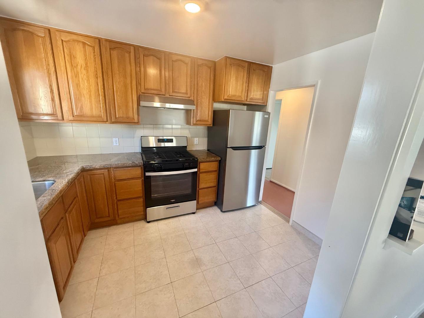 Detail Gallery Image 5 of 15 For 3981 Pacific Heights Blvd, San Bruno,  CA 94066 - 4 Beds | 2 Baths