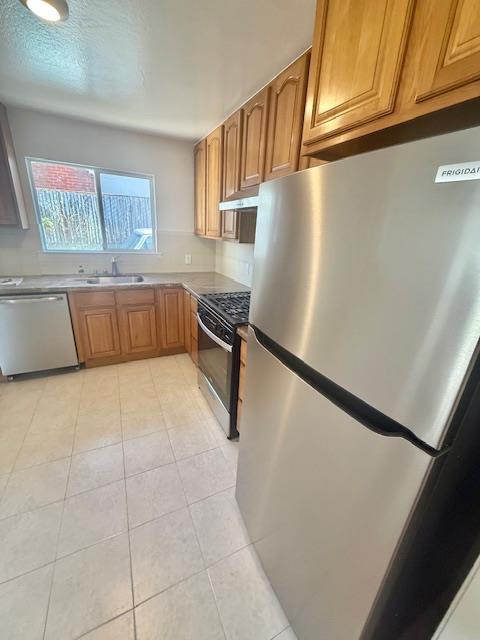 Detail Gallery Image 7 of 15 For 3981 Pacific Heights Blvd, San Bruno,  CA 94066 - 4 Beds | 2 Baths