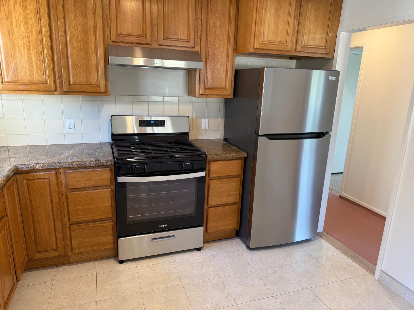 Detail Gallery Image 8 of 15 For 3981 Pacific Heights Blvd, San Bruno,  CA 94066 - 4 Beds | 2 Baths