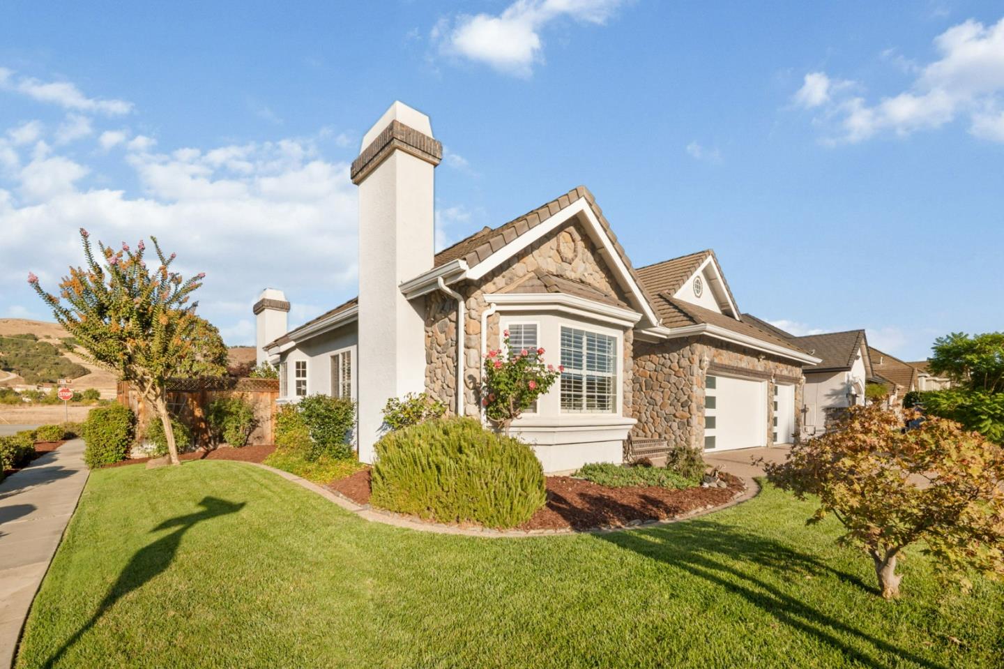 Detail Gallery Image 3 of 47 For 17252 Sandalwood Way, Morgan Hill,  CA 95037 - 4 Beds | 2/1 Baths