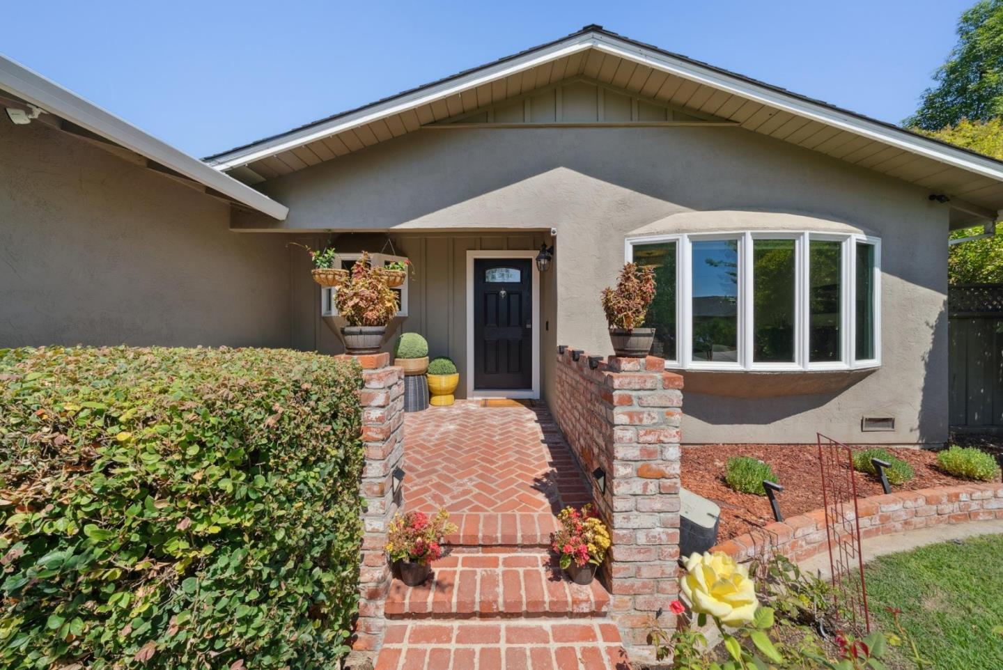 Detail Gallery Image 3 of 60 For 861 Flin Way, Sunnyvale,  CA 94087 - 4 Beds | 3 Baths
