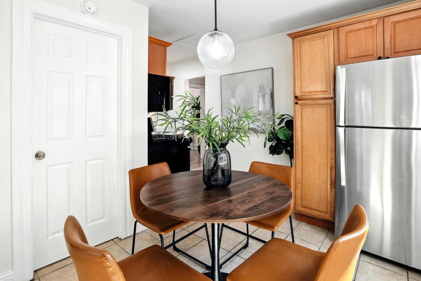 Detail Gallery Image 10 of 28 For 116 Oak Ct, Menlo Park,  CA 94025 - 8 Beds | 2 Baths