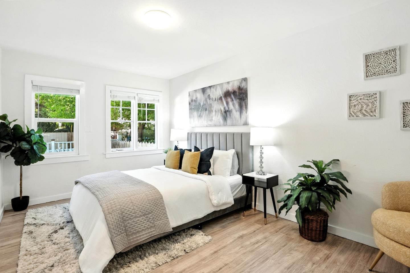 Detail Gallery Image 14 of 28 For 116 Oak Ct, Menlo Park,  CA 94025 - 8 Beds | 2 Baths