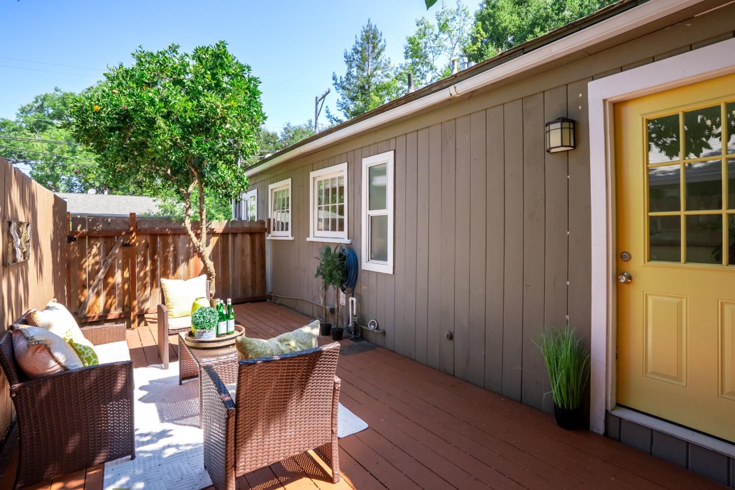Detail Gallery Image 17 of 28 For 116 Oak Ct, Menlo Park,  CA 94025 - 8 Beds | 2 Baths