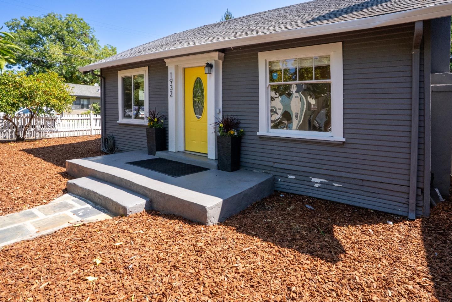 Detail Gallery Image 18 of 28 For 116 Oak Ct, Menlo Park,  CA 94025 - 8 Beds | 2 Baths
