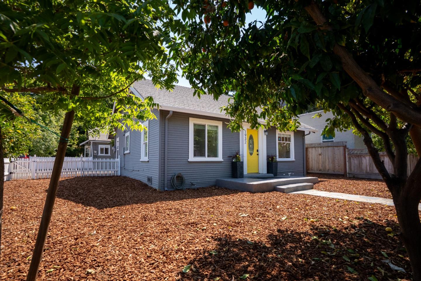 Detail Gallery Image 19 of 28 For 116 Oak Ct, Menlo Park,  CA 94025 - 8 Beds | 2 Baths