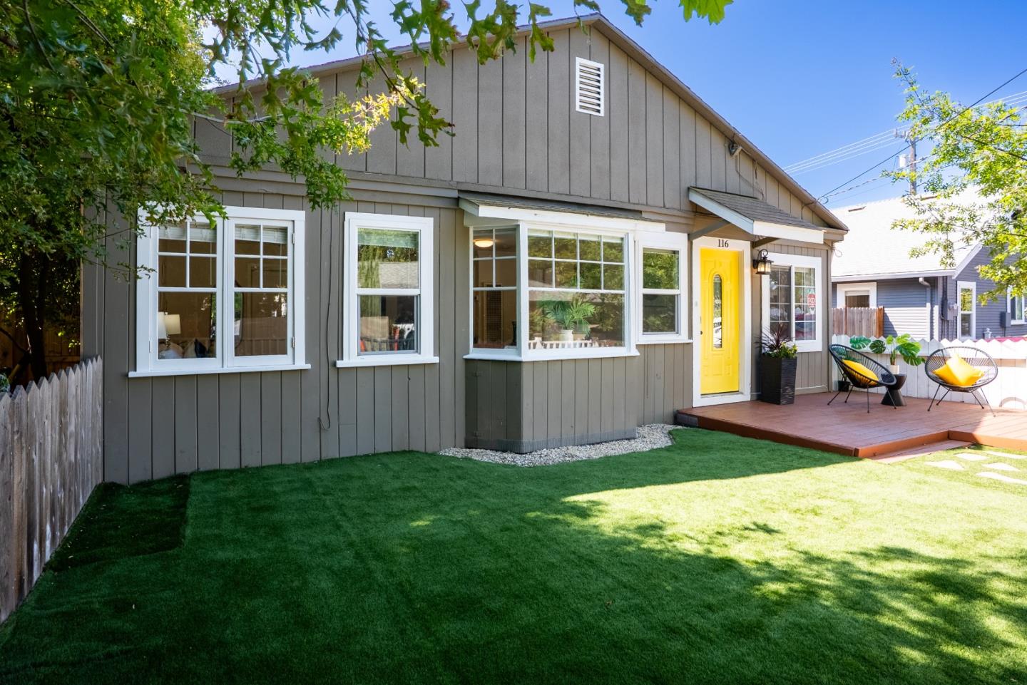Detail Gallery Image 2 of 28 For 116 Oak Ct, Menlo Park,  CA 94025 - 8 Beds | 2 Baths