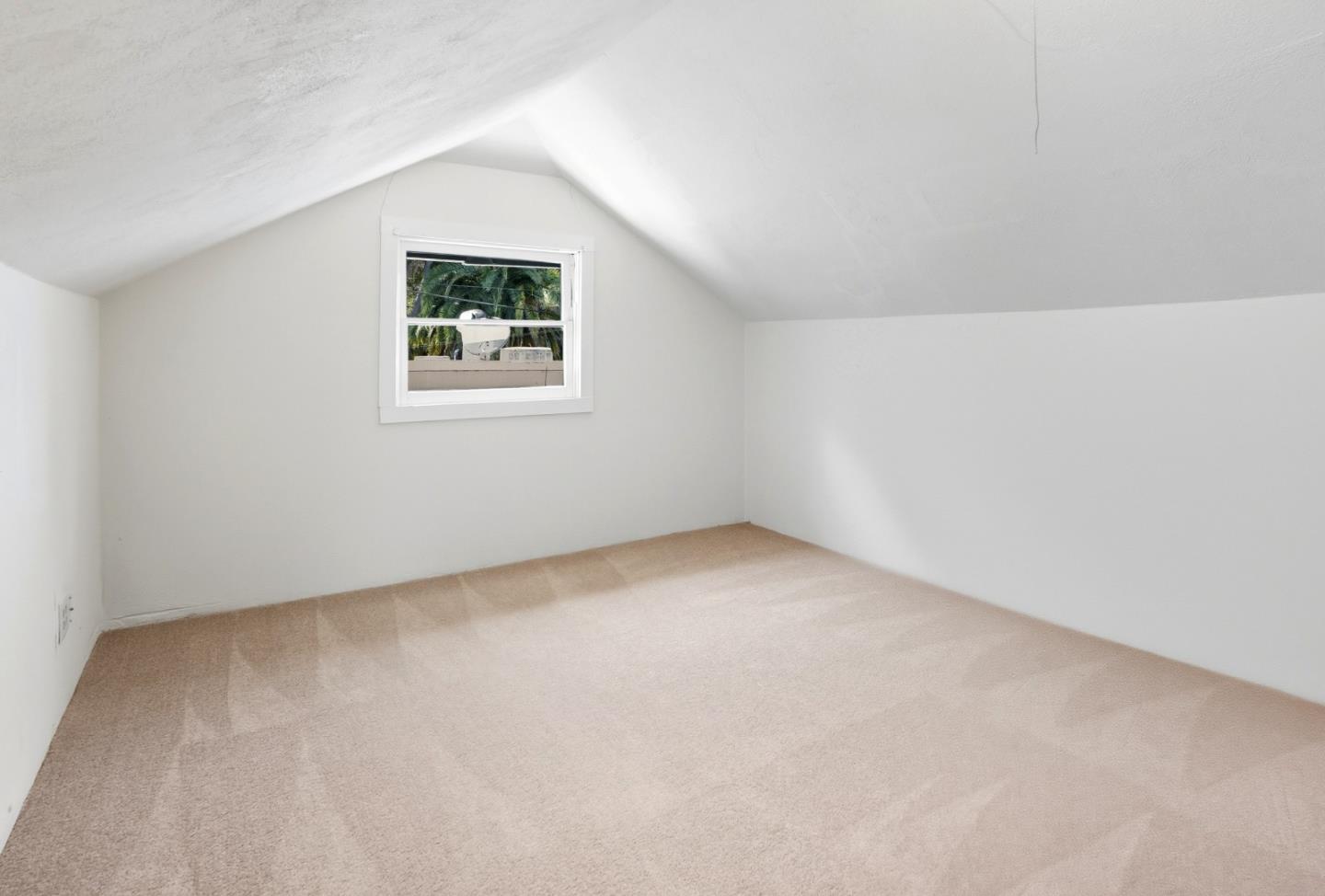 Detail Gallery Image 26 of 28 For 116 Oak Ct, Menlo Park,  CA 94025 - 8 Beds | 2 Baths