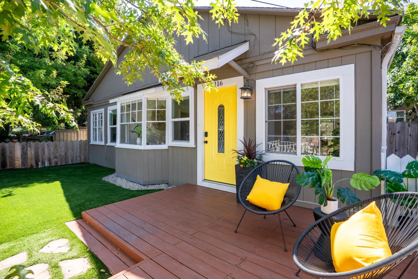 Detail Gallery Image 4 of 28 For 116 Oak Ct, Menlo Park,  CA 94025 - 8 Beds | 2 Baths
