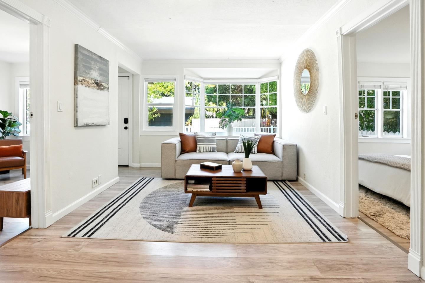 Detail Gallery Image 7 of 28 For 116 Oak Ct, Menlo Park,  CA 94025 - 8 Beds | 2 Baths