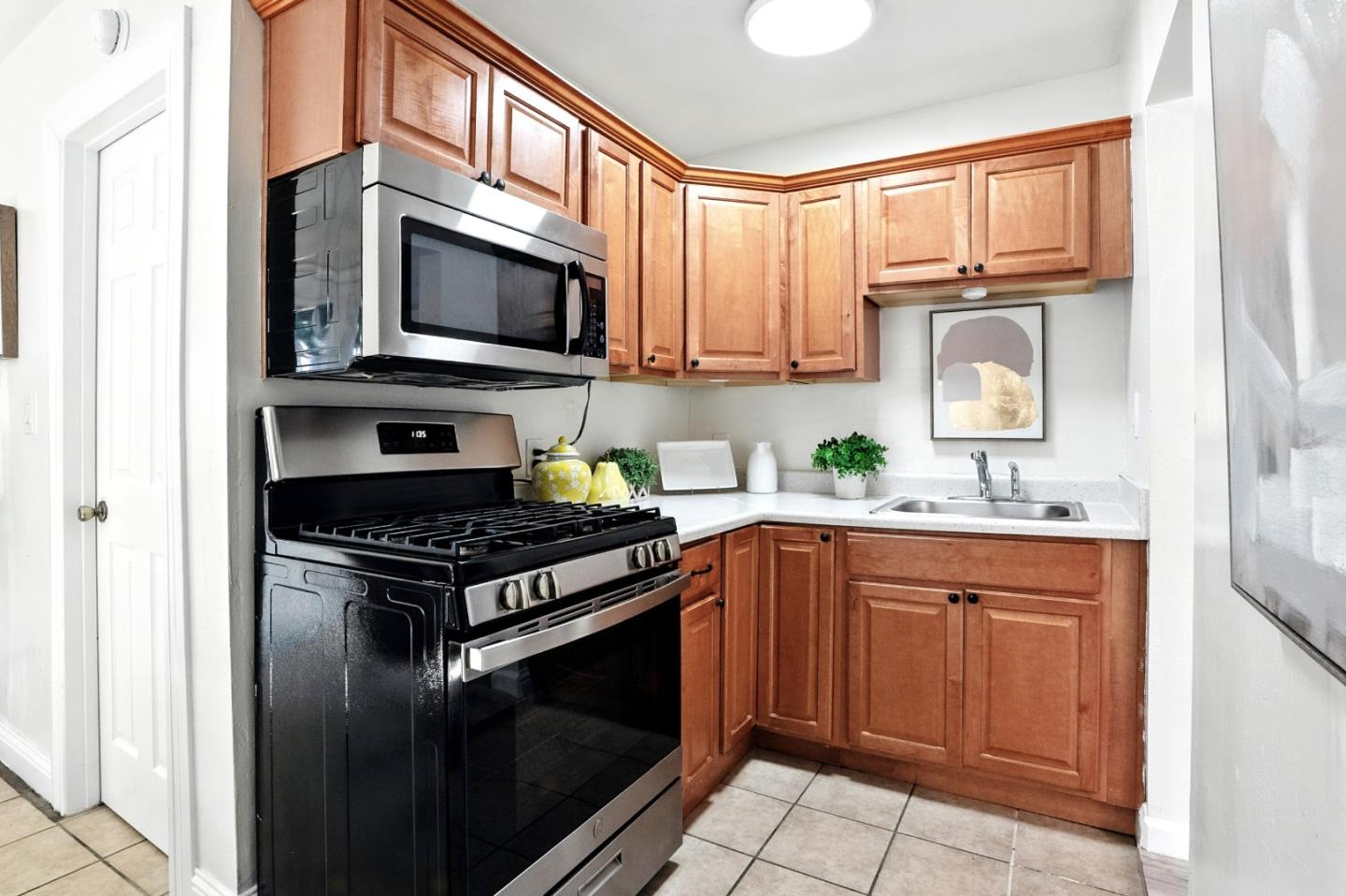 Detail Gallery Image 8 of 28 For 116 Oak Ct, Menlo Park,  CA 94025 - 8 Beds | 2 Baths