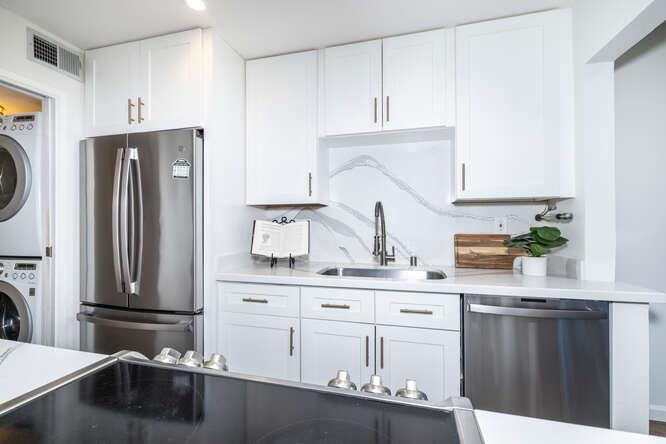 Detail Gallery Image 3 of 30 For Brittan Ave,  San Carlos,  CA 94070 - 2 Beds | 2 Baths