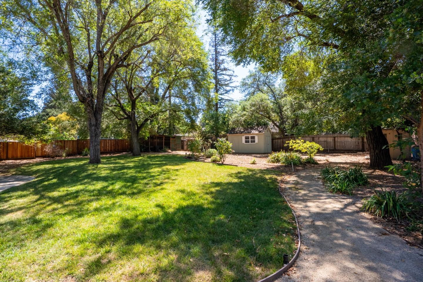 Detail Gallery Image 10 of 42 For 1992 Deodara Dr, Los Altos,  CA 94024 - 5 Beds | 3/1 Baths