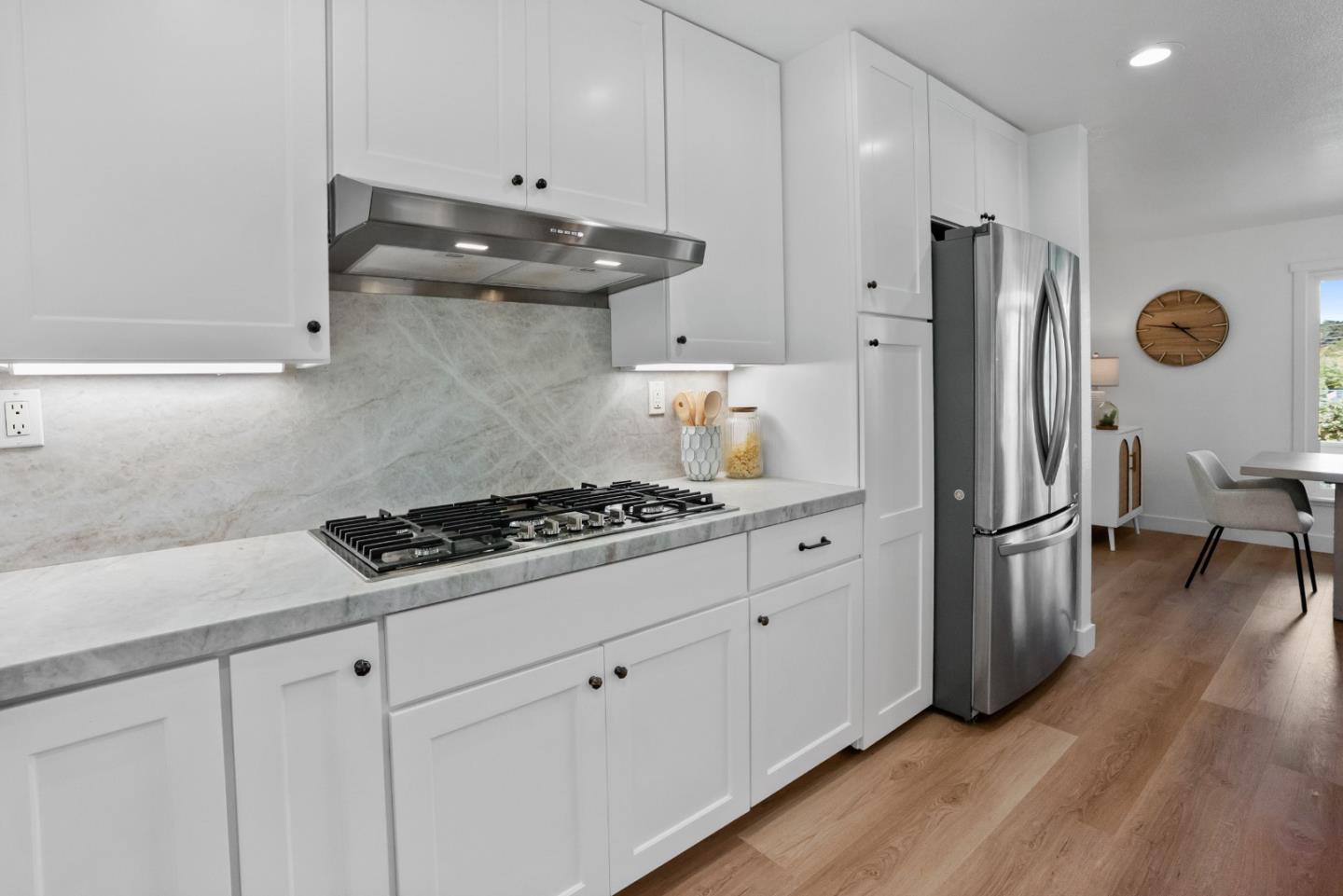Detail Gallery Image 13 of 42 For 1992 Deodara Dr, Los Altos,  CA 94024 - 5 Beds | 3/1 Baths