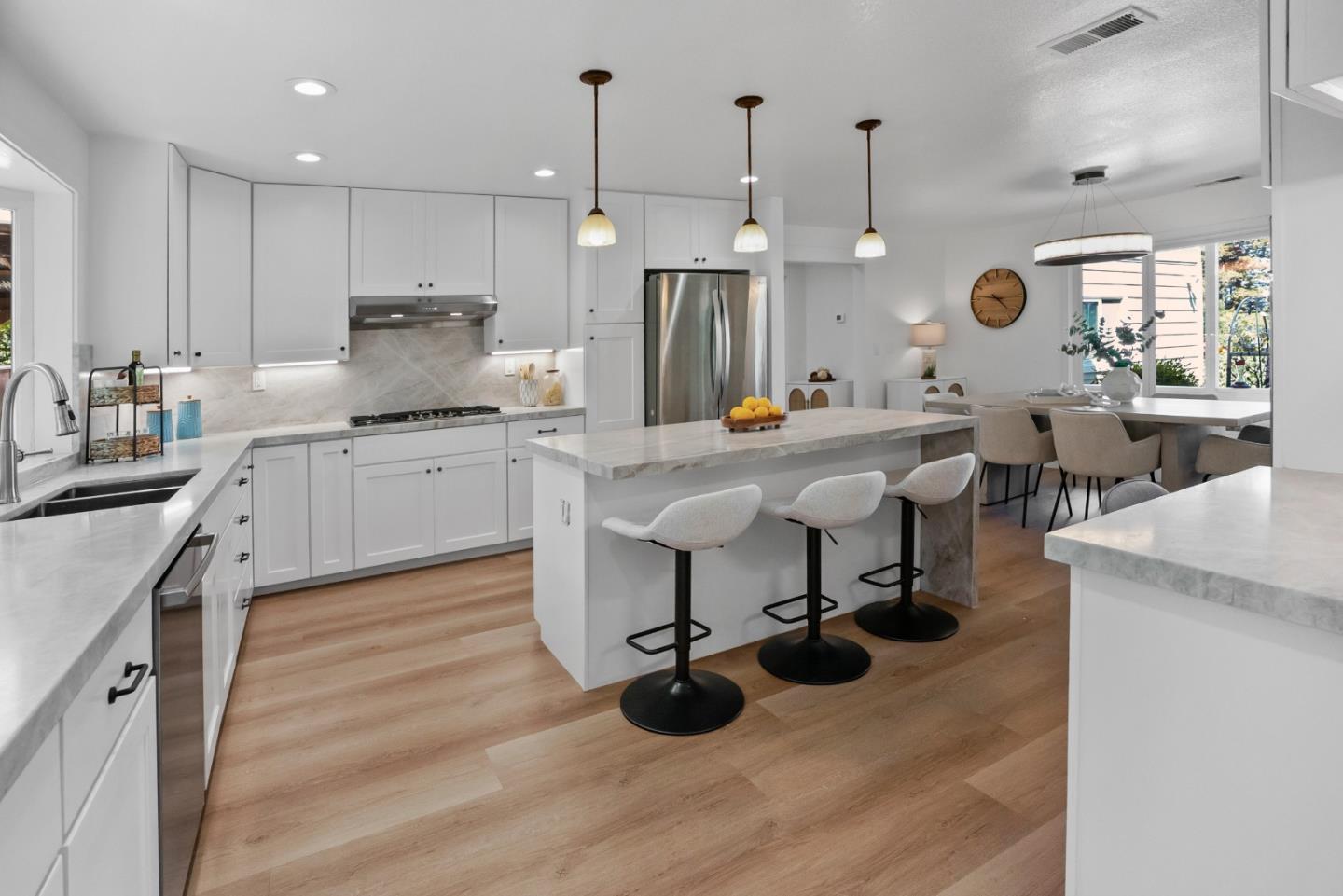 Detail Gallery Image 14 of 42 For 1992 Deodara Dr, Los Altos,  CA 94024 - 5 Beds | 3/1 Baths