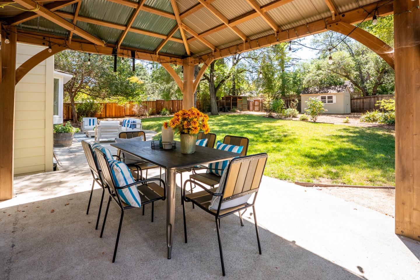 Detail Gallery Image 9 of 42 For 1992 Deodara Dr, Los Altos,  CA 94024 - 5 Beds | 3/1 Baths