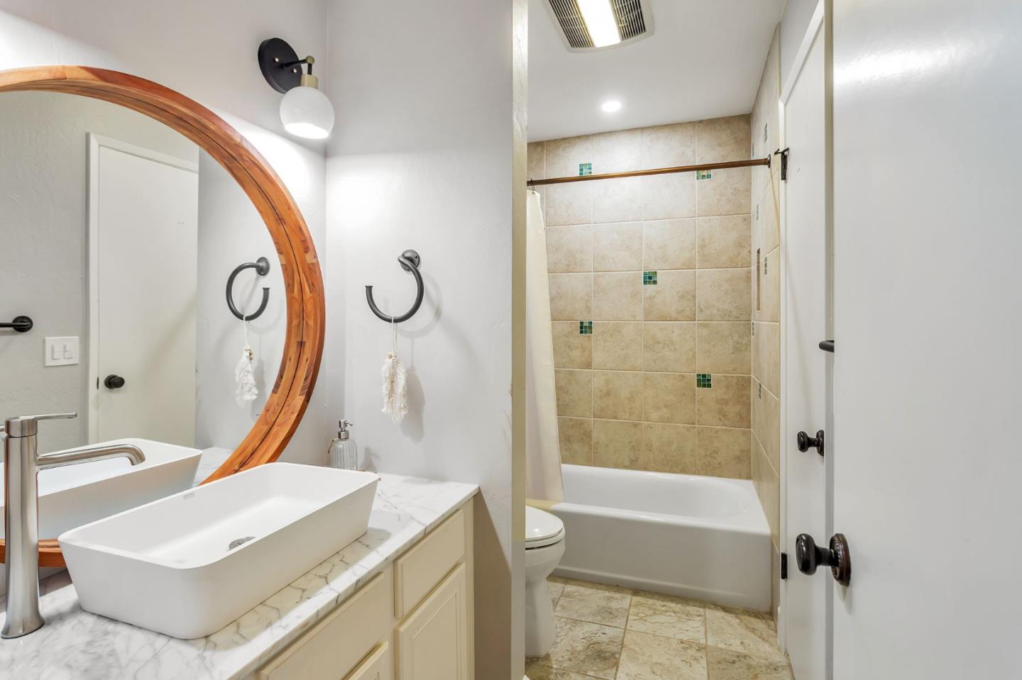 Detail Gallery Image 11 of 29 For 125 Surf Way #433,  Monterey,  CA 93940 - 3 Beds | 2 Baths