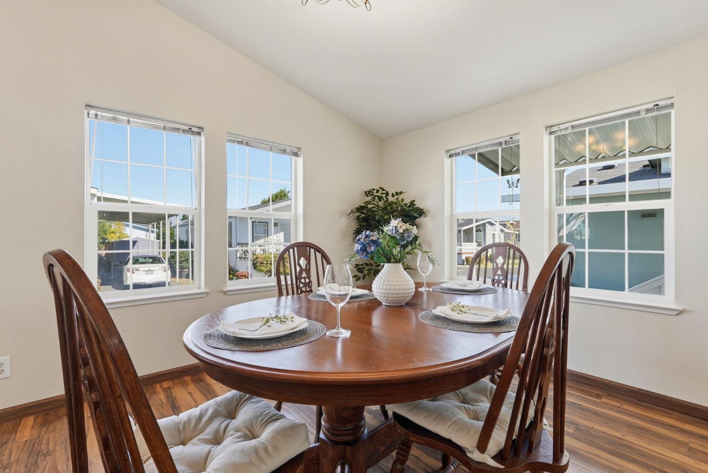 Detail Gallery Image 11 of 48 For 2284 Bourbon #61,  Hayward,  CA 94545 - 3 Beds | 2 Baths