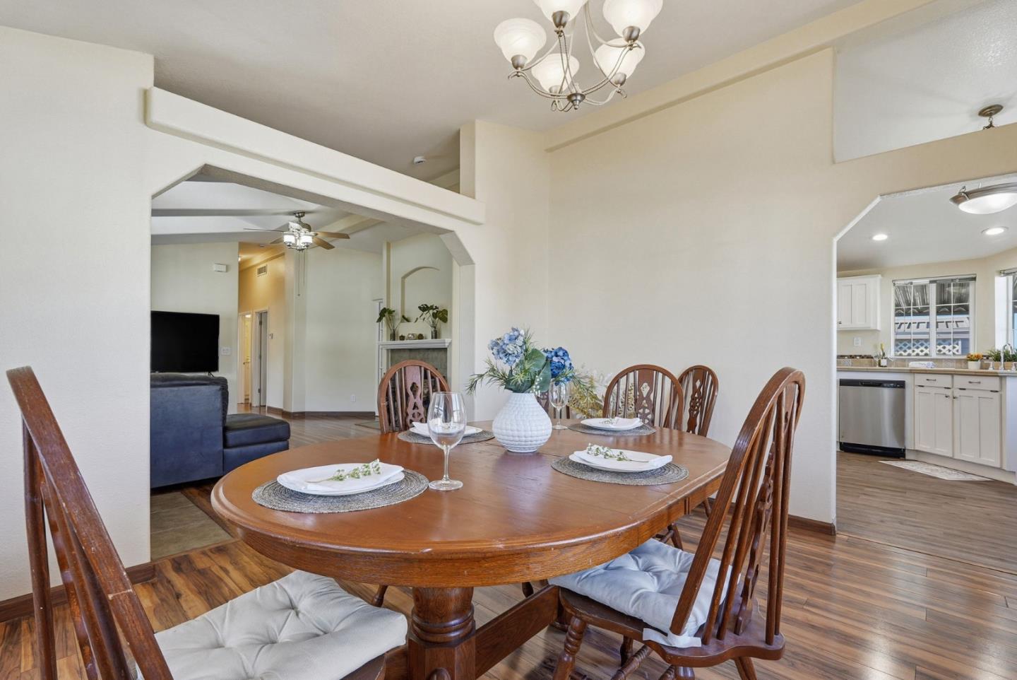 Detail Gallery Image 13 of 48 For 2284 Bourbon #61,  Hayward,  CA 94545 - 3 Beds | 2 Baths