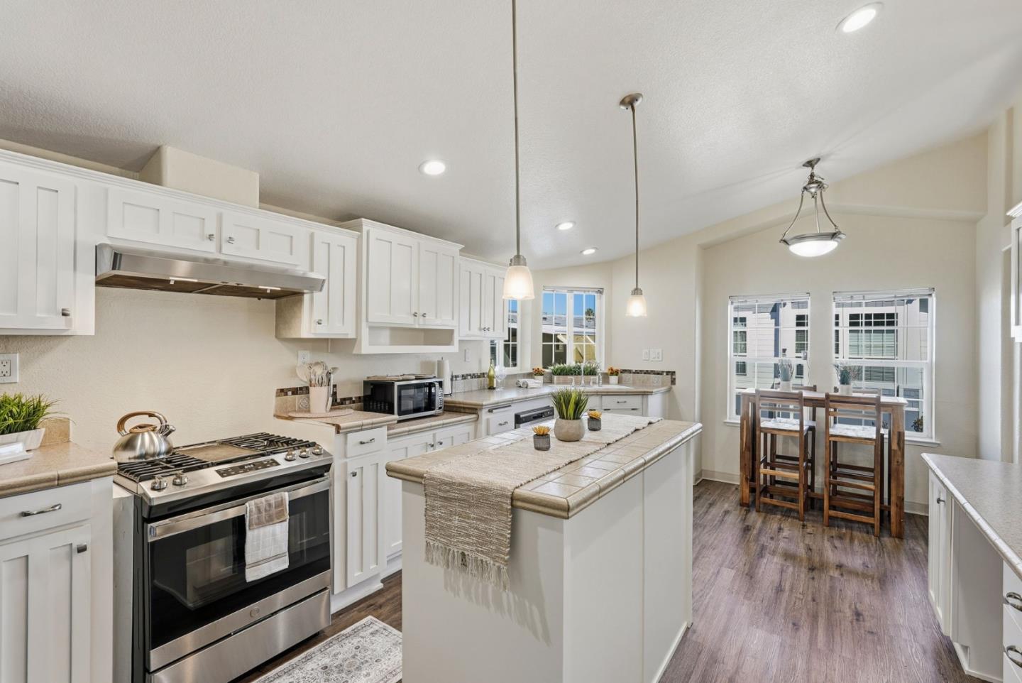 Detail Gallery Image 15 of 48 For 2284 Bourbon #61,  Hayward,  CA 94545 - 3 Beds | 2 Baths