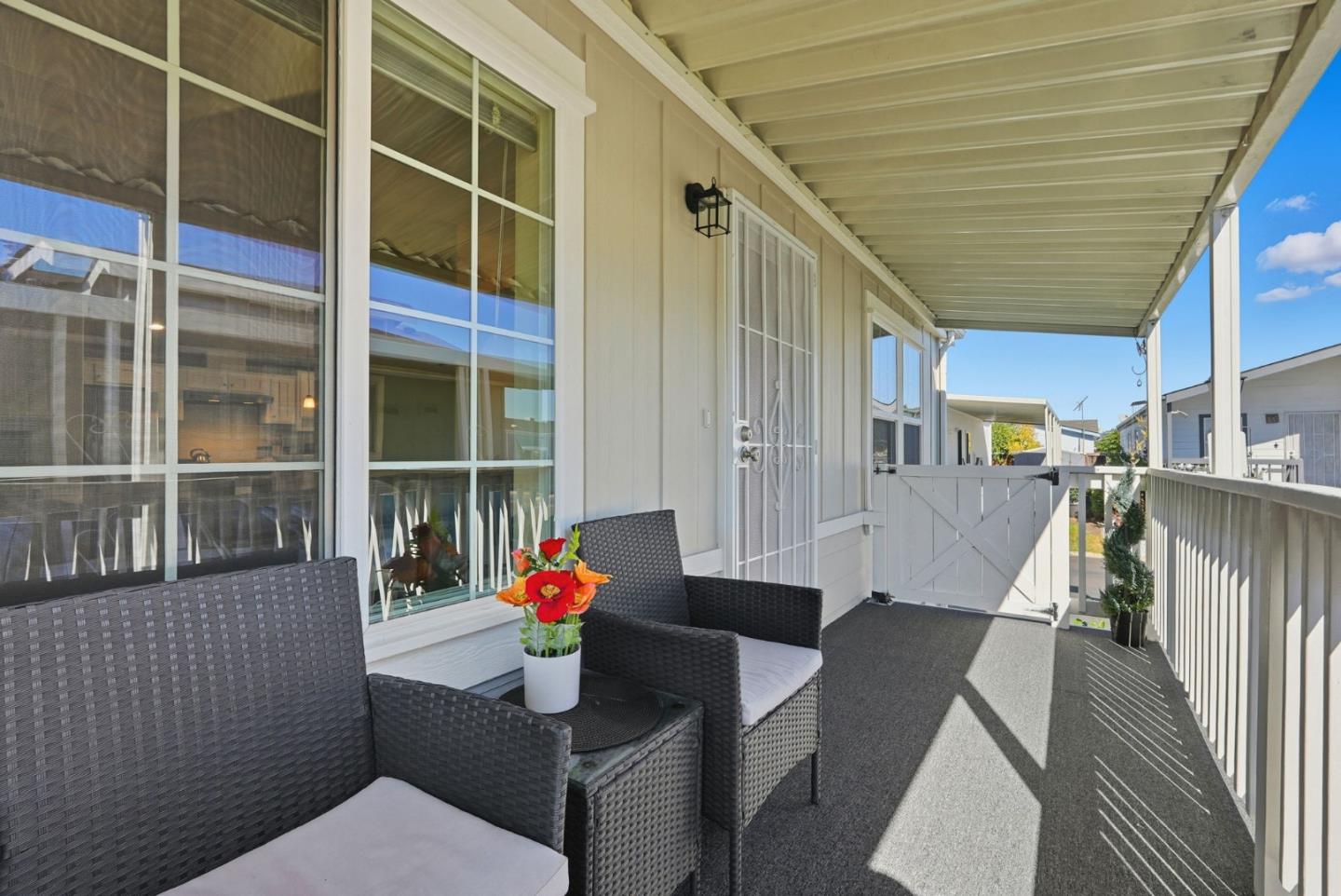 Detail Gallery Image 3 of 48 For 2284 Bourbon #61,  Hayward,  CA 94545 - 3 Beds | 2 Baths