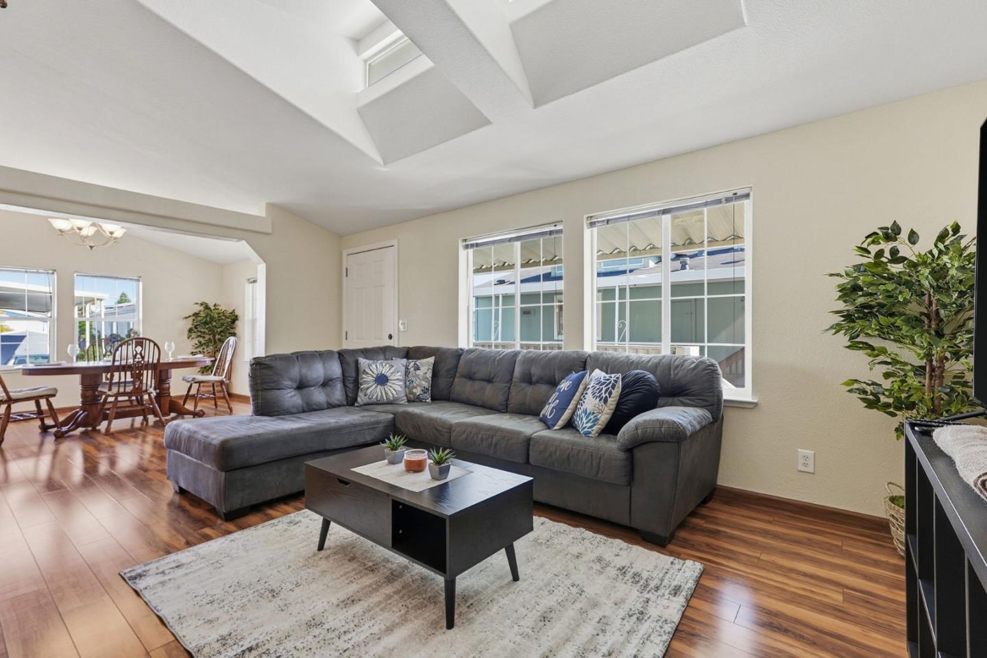 Detail Gallery Image 6 of 48 For 2284 Bourbon #61,  Hayward,  CA 94545 - 3 Beds | 2 Baths