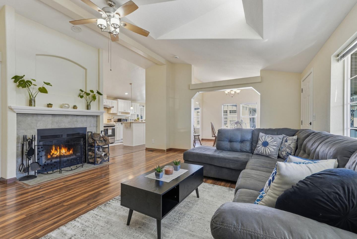 Detail Gallery Image 7 of 48 For 2284 Bourbon #61,  Hayward,  CA 94545 - 3 Beds | 2 Baths