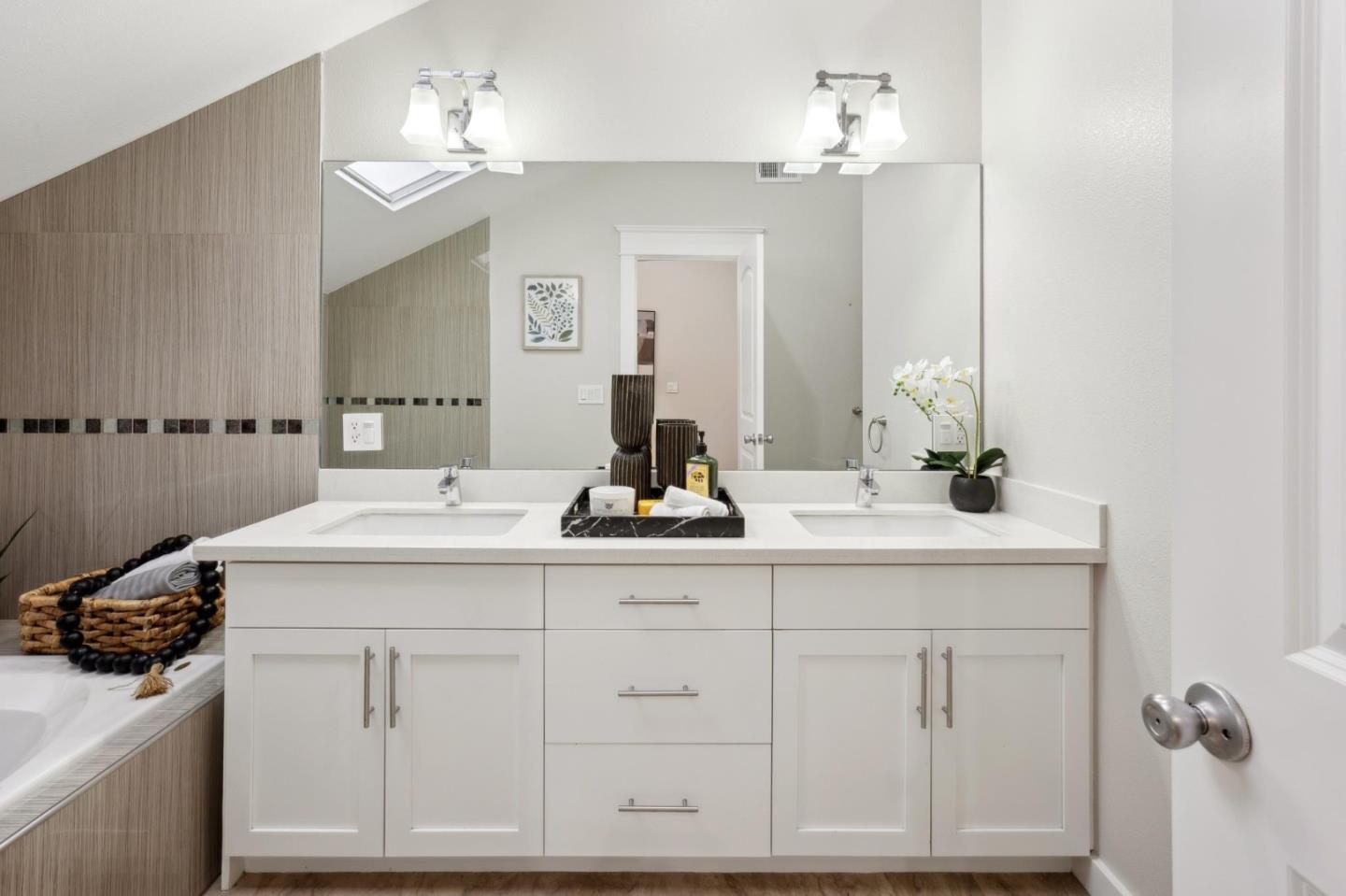 Detail Gallery Image 16 of 33 For 14637 Big Basin Way, Saratoga,  CA 95070 - 3 Beds | 3/1 Baths