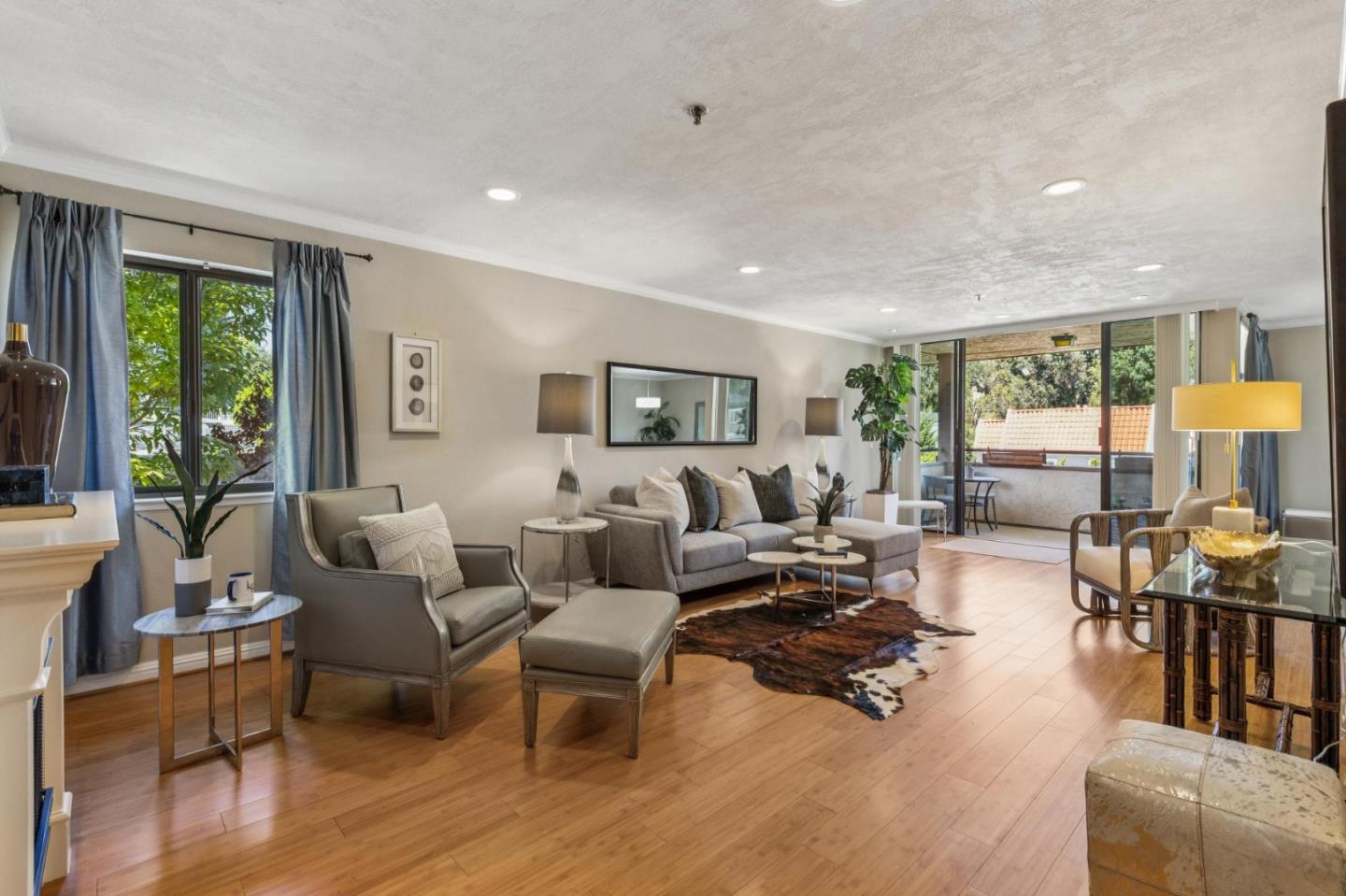 Detail Gallery Image 4 of 22 For 1115 Continentals Way #203,  Belmont,  CA 94002 - 2 Beds | 2 Baths
