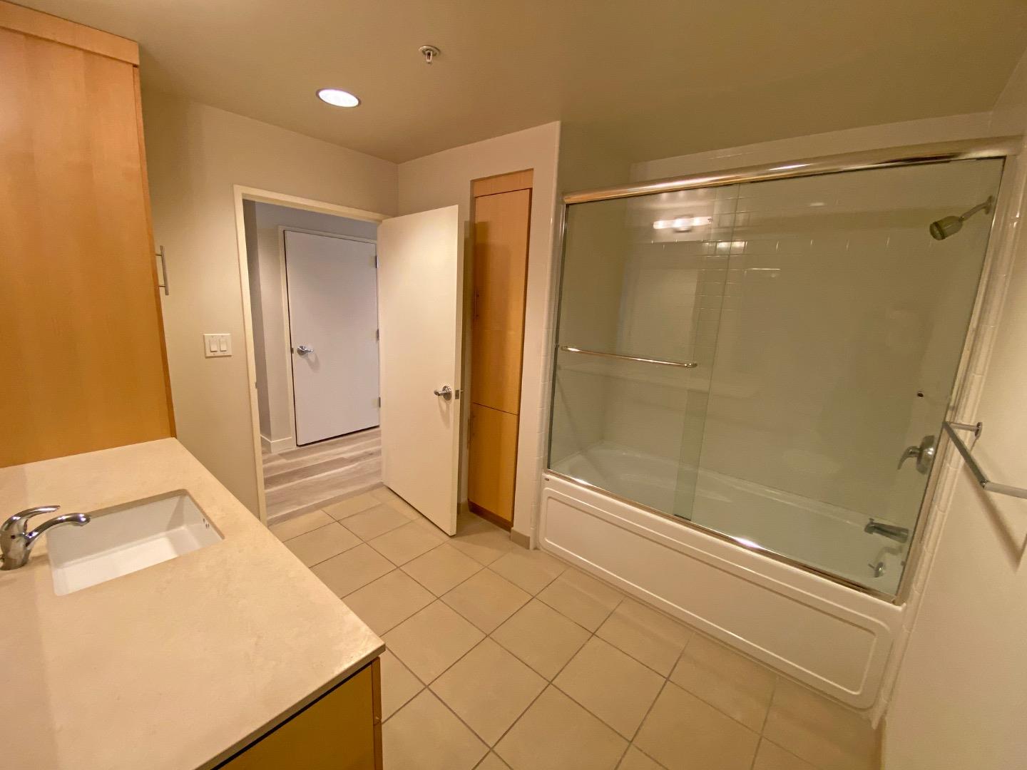 Detail Gallery Image 4 of 32 For 38 Almaden #121,  San Jose,  CA 95110 - 2 Beds | 1/1 Baths