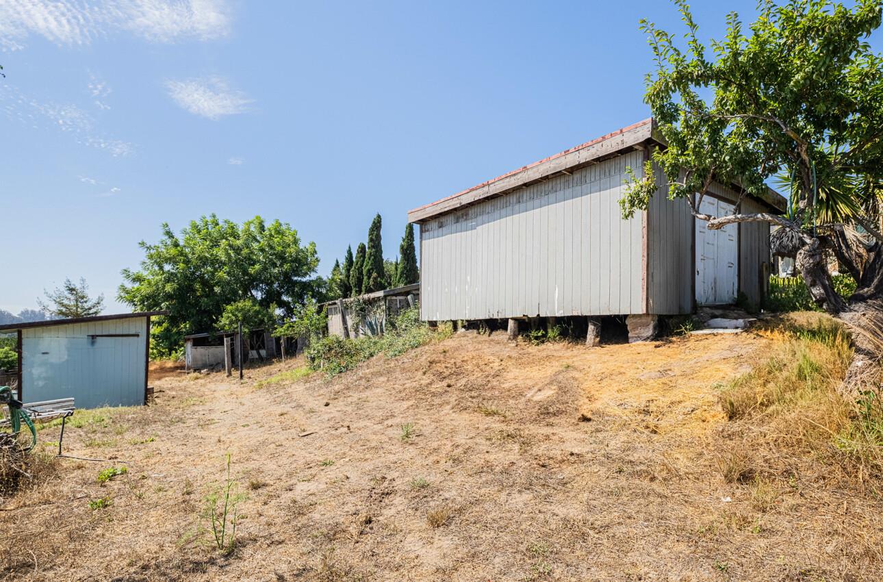 Detail Gallery Image 11 of 49 For 17945 Pesante Rd, Salinas,  CA 93907 - 4 Beds | 3 Baths